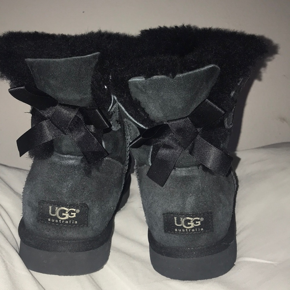 well-loved black uggs
